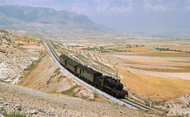 España: Reabrir la línea férrea que uniría Guadix, Baza y Lorca tendría un coste de 872,7 millones