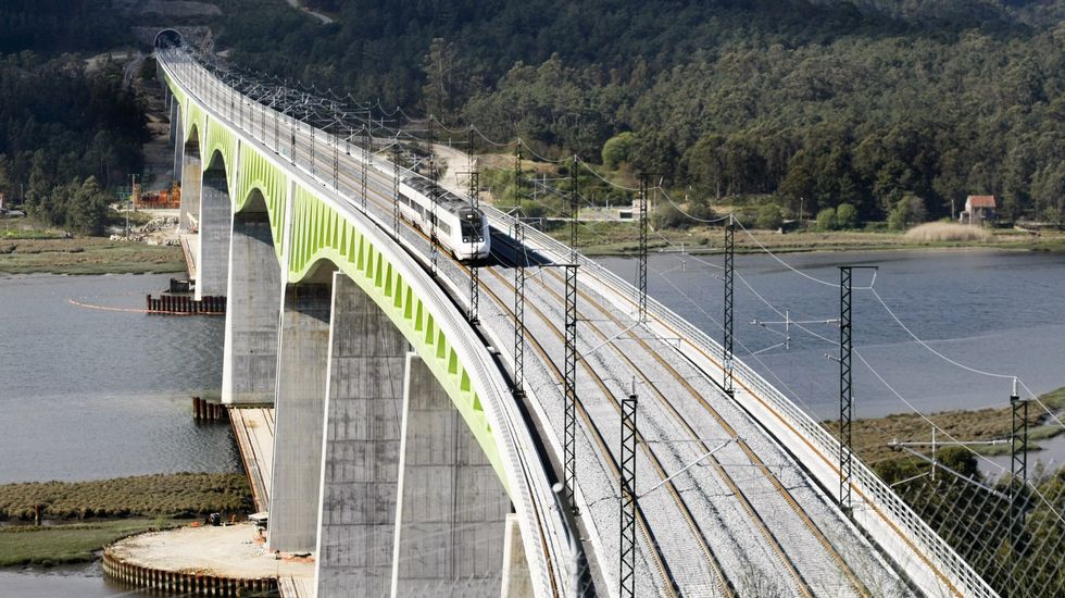 España: Infraestruturas trabaja en el tren+bus para aprovechar los beneficios del eje atlántico