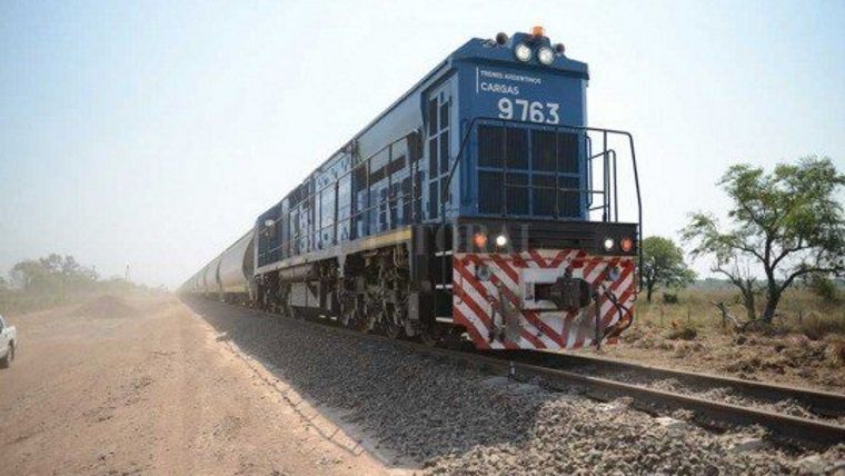 Una de cowboys en Santa Fe: 50 personas frenaron un tren y lo asaltaron