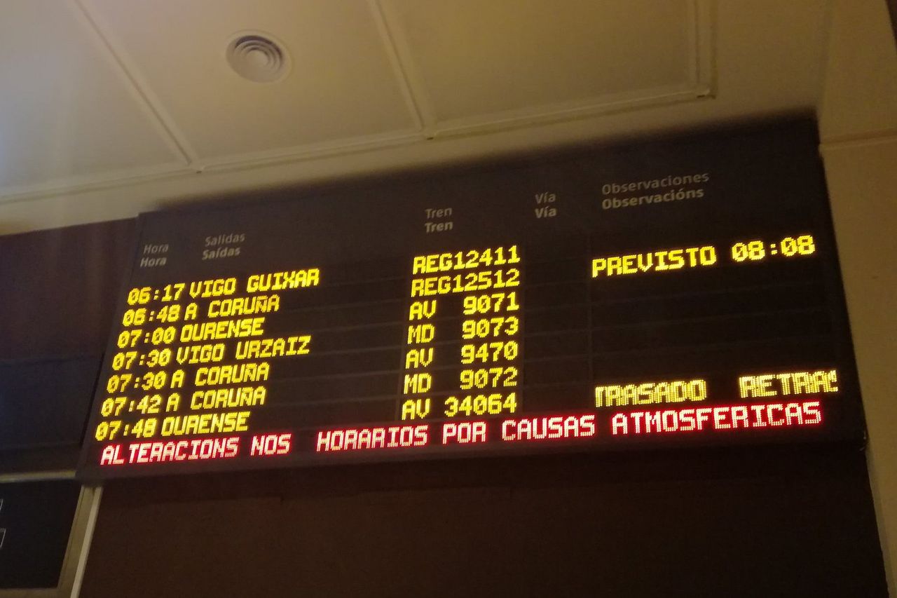 España: Colapso en la red ferroviaria gallega a causa del temporal