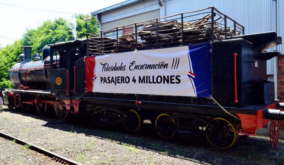 una-de-las-tres-locomotoras-a-vapor-que-aun-funcionan-y-que-estan-en-encarnacion-_970_562_1564353