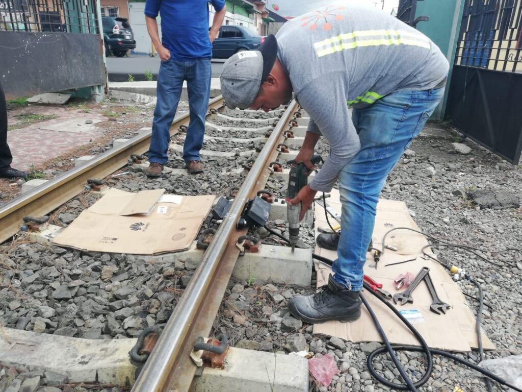 Costa Rica: Alistan señalización en cruces del tren